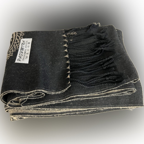 Black & Tan Paisley Pashmina Scarf /Wrap/Shawl | 70% Cashmere 30% Silk | 28”x66” - Picture 5 of 17